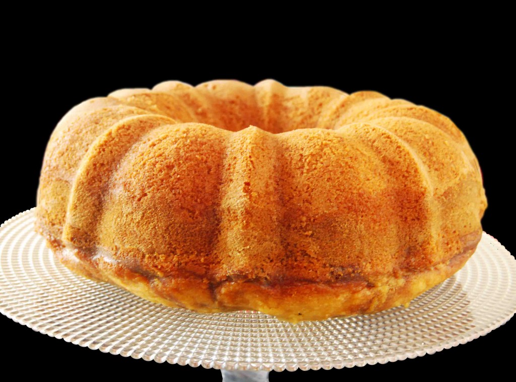 https://bakerstreet.tv/wp-content/uploads/2012/12/Tiramisu-Bundt-Cake-with-Kahl%C3%BAa-Mascarpone-Glaze3-1024x759.jpg